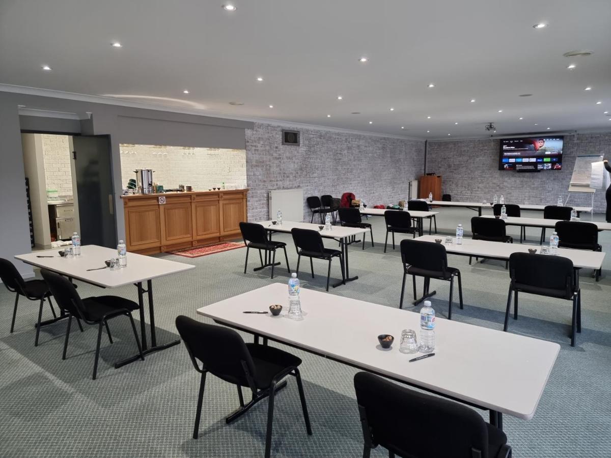 Tumbarumba Motel & Elms Restaurant Экстерьер фото
