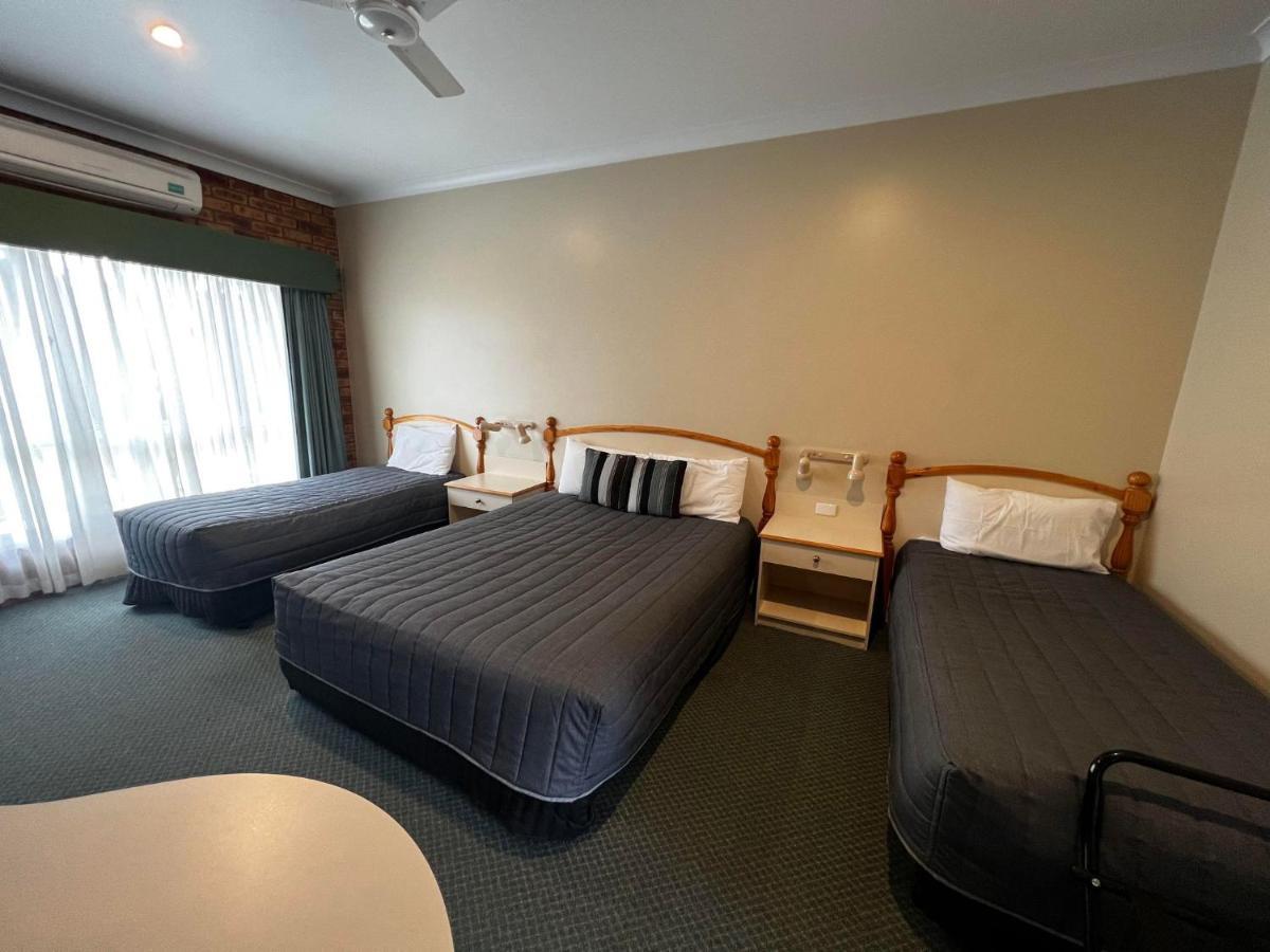 Tumbarumba Motel & Elms Restaurant Экстерьер фото