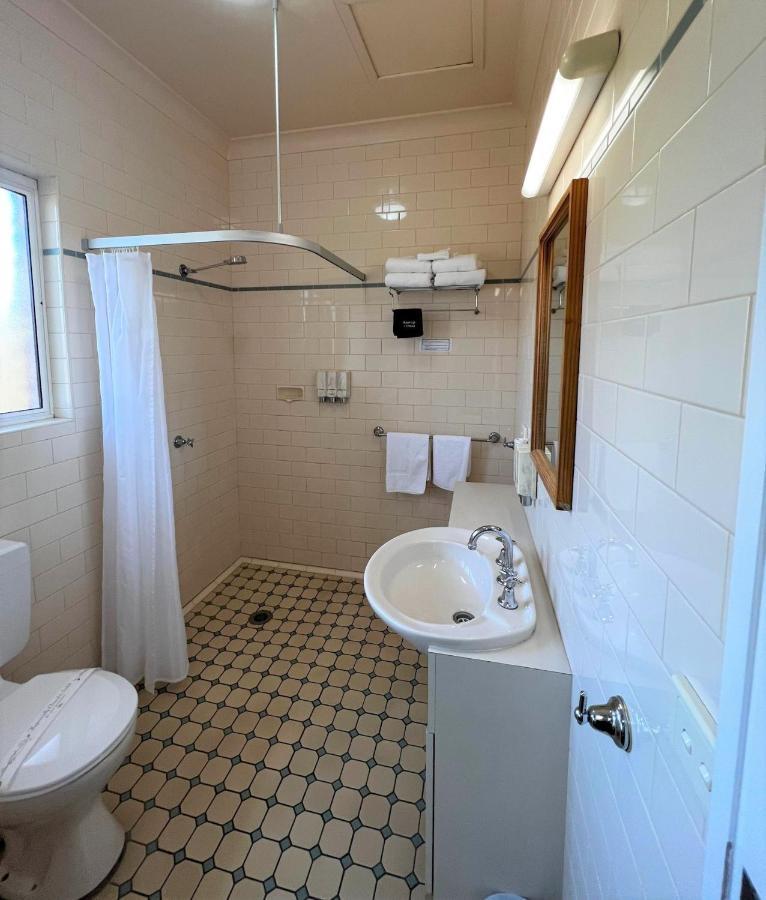 Tumbarumba Motel & Elms Restaurant Экстерьер фото