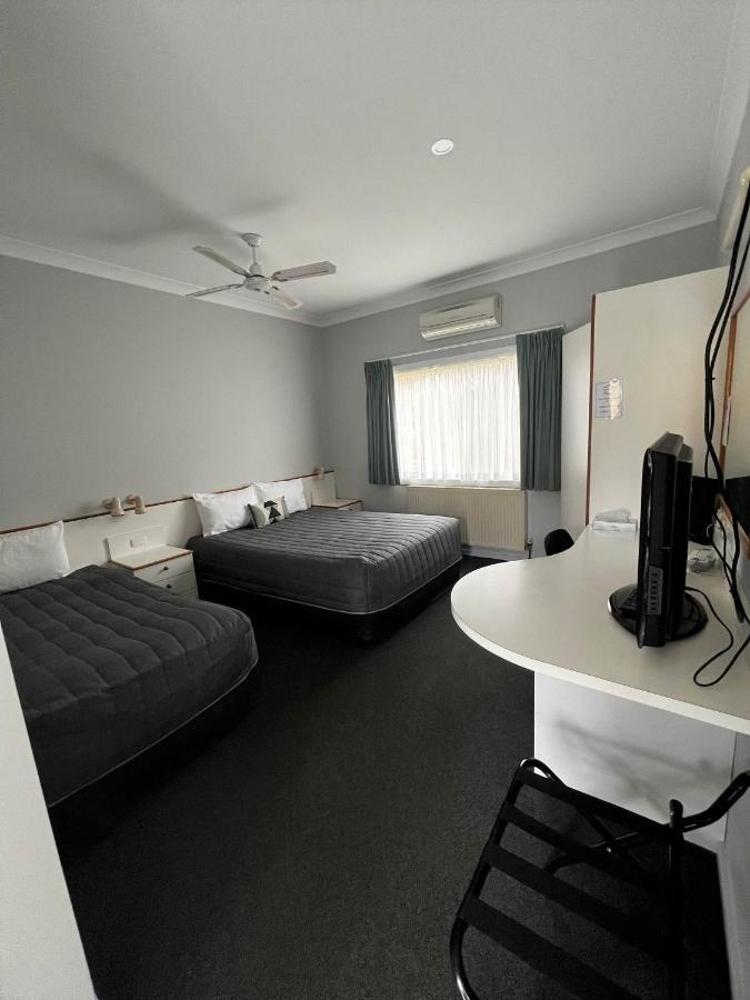 Tumbarumba Motel & Elms Restaurant Экстерьер фото