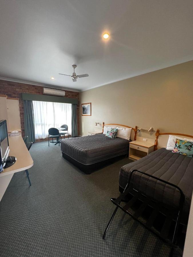 Tumbarumba Motel & Elms Restaurant Экстерьер фото