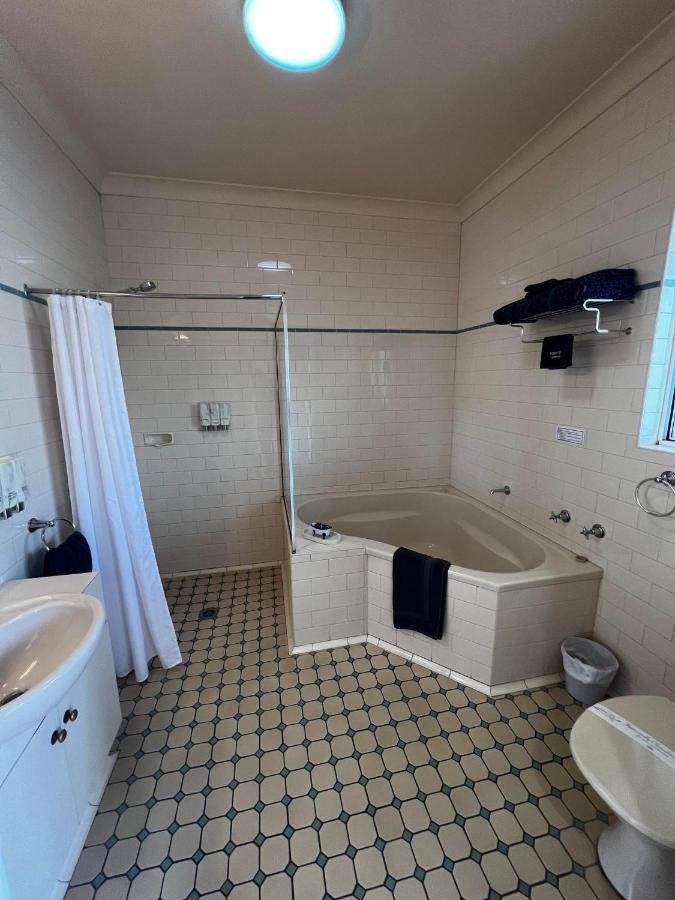Tumbarumba Motel & Elms Restaurant Экстерьер фото