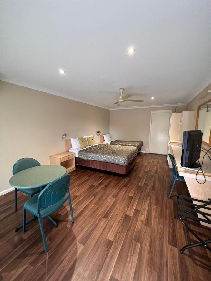 Tumbarumba Motel & Elms Restaurant Экстерьер фото