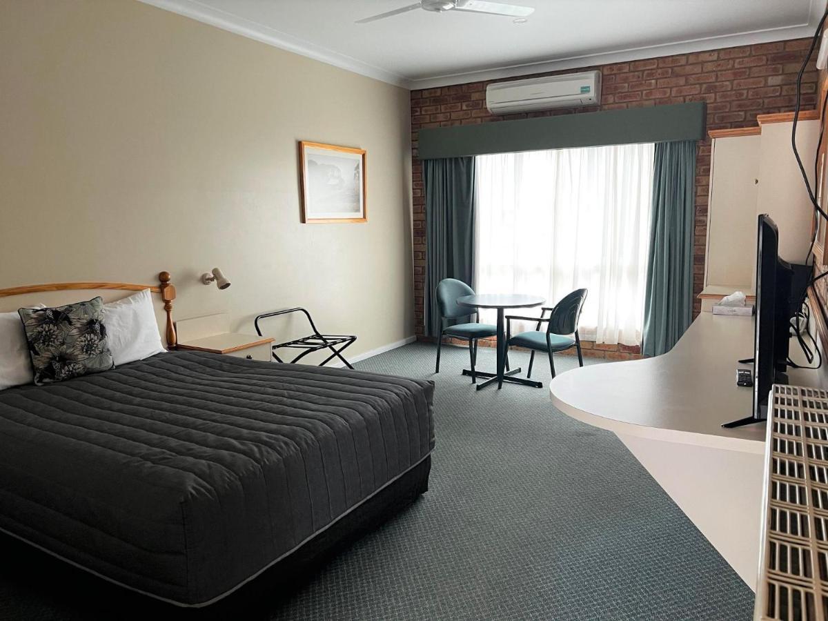 Tumbarumba Motel & Elms Restaurant Экстерьер фото