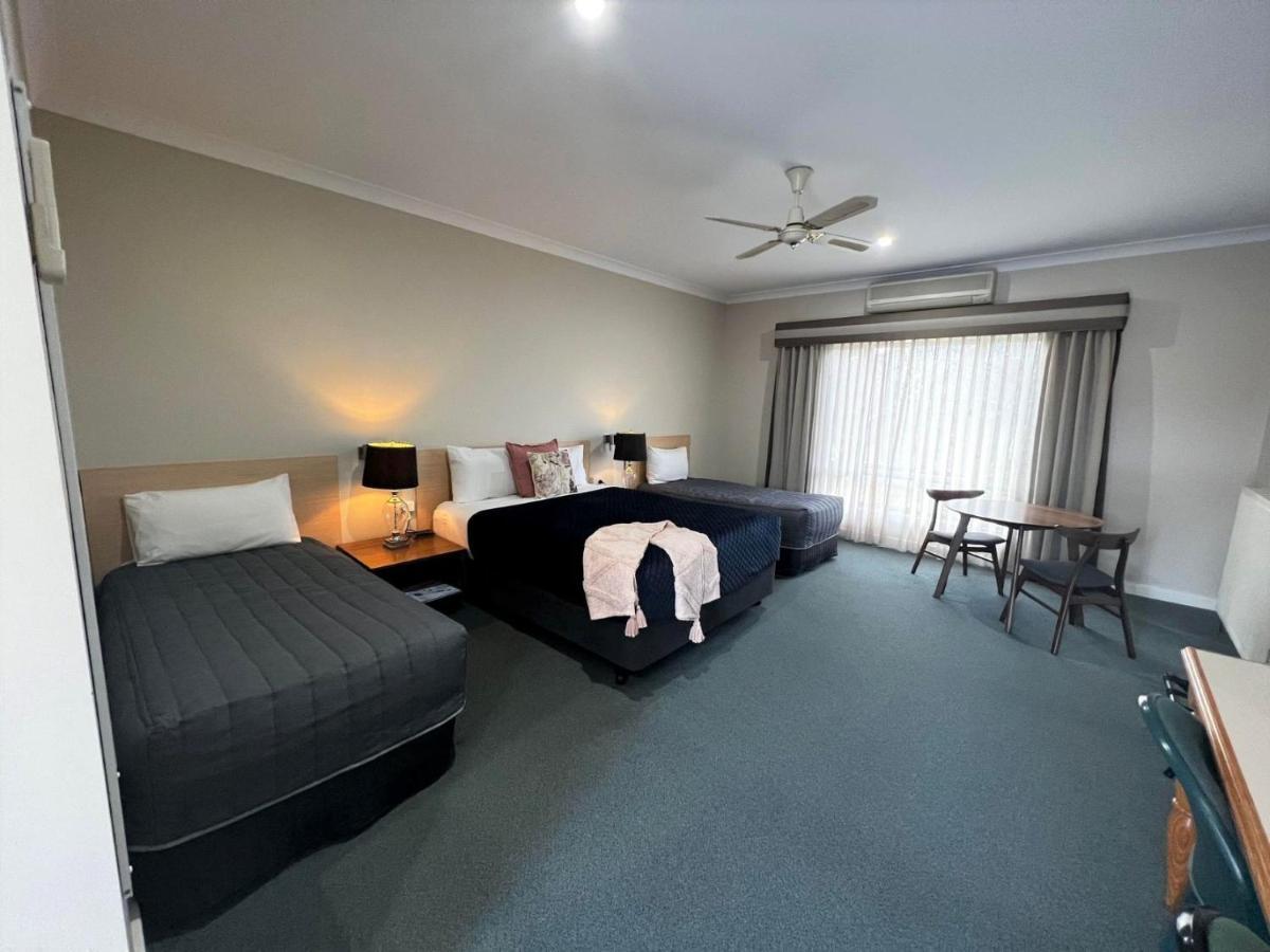 Tumbarumba Motel & Elms Restaurant Экстерьер фото