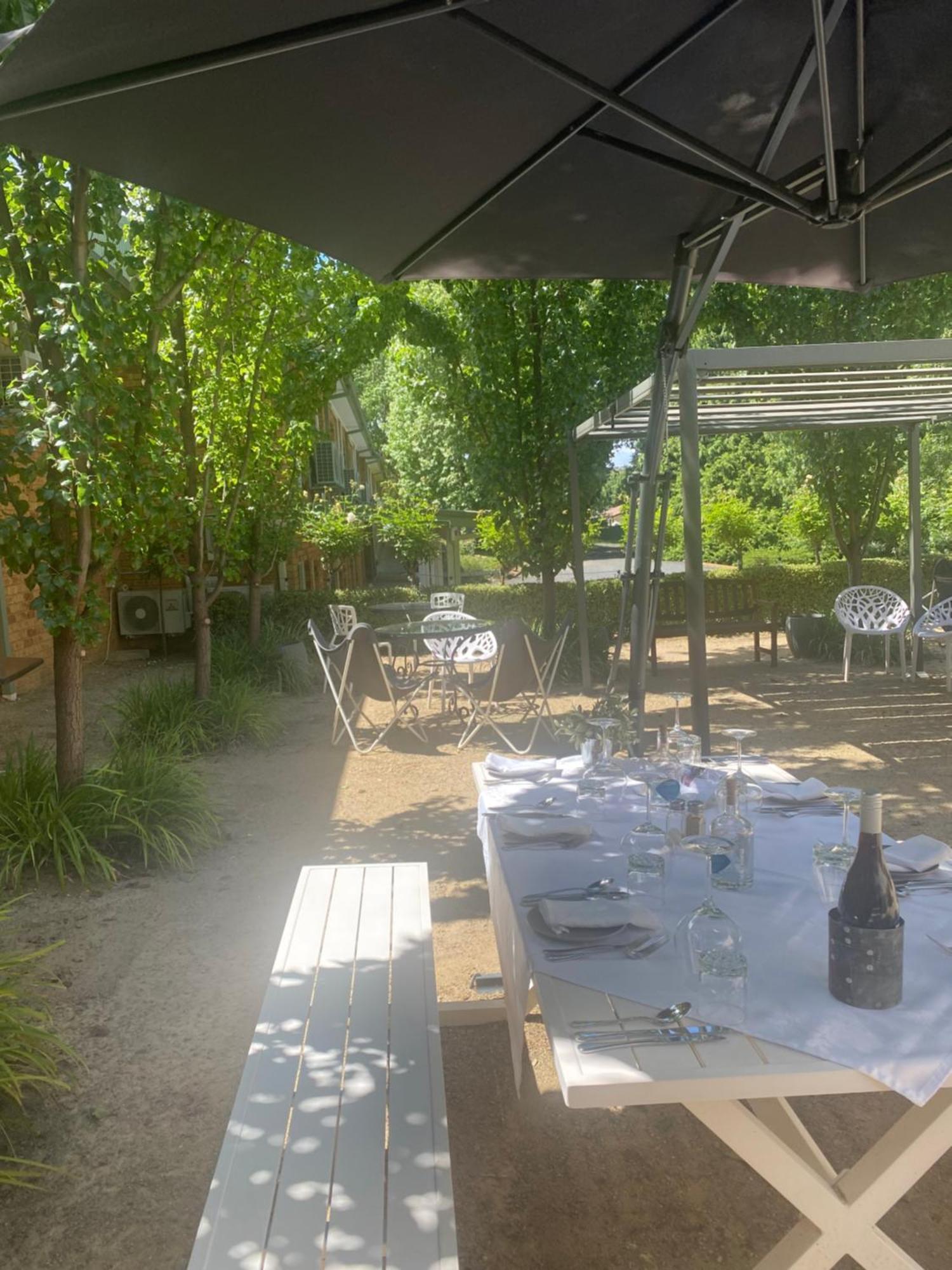 Tumbarumba Motel & Elms Restaurant Экстерьер фото