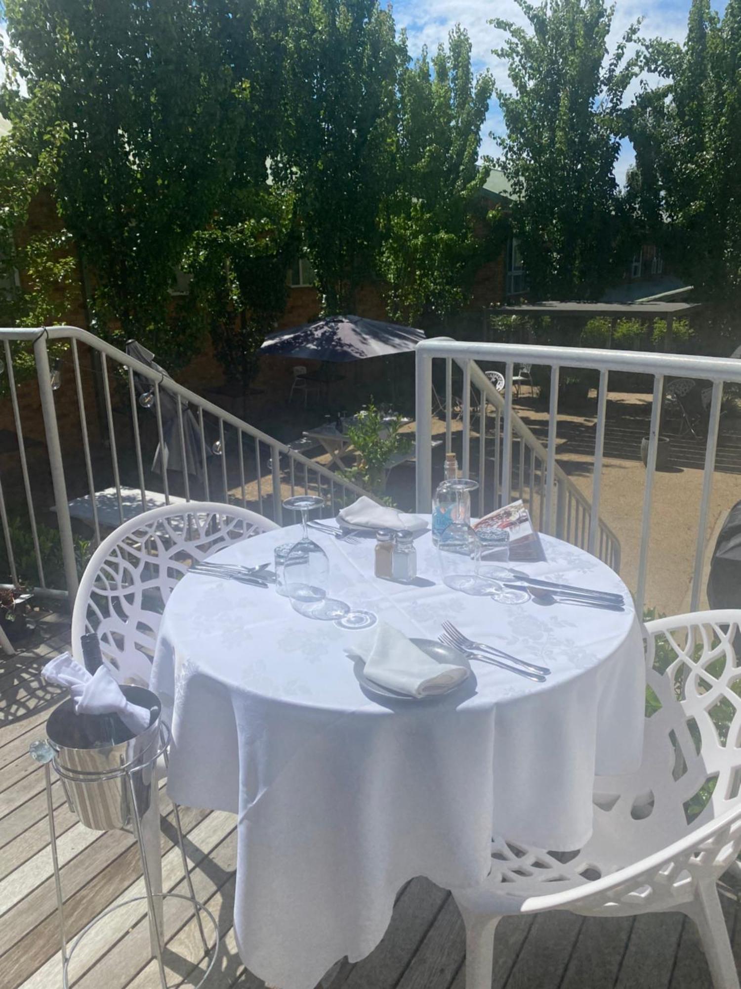 Tumbarumba Motel & Elms Restaurant Экстерьер фото