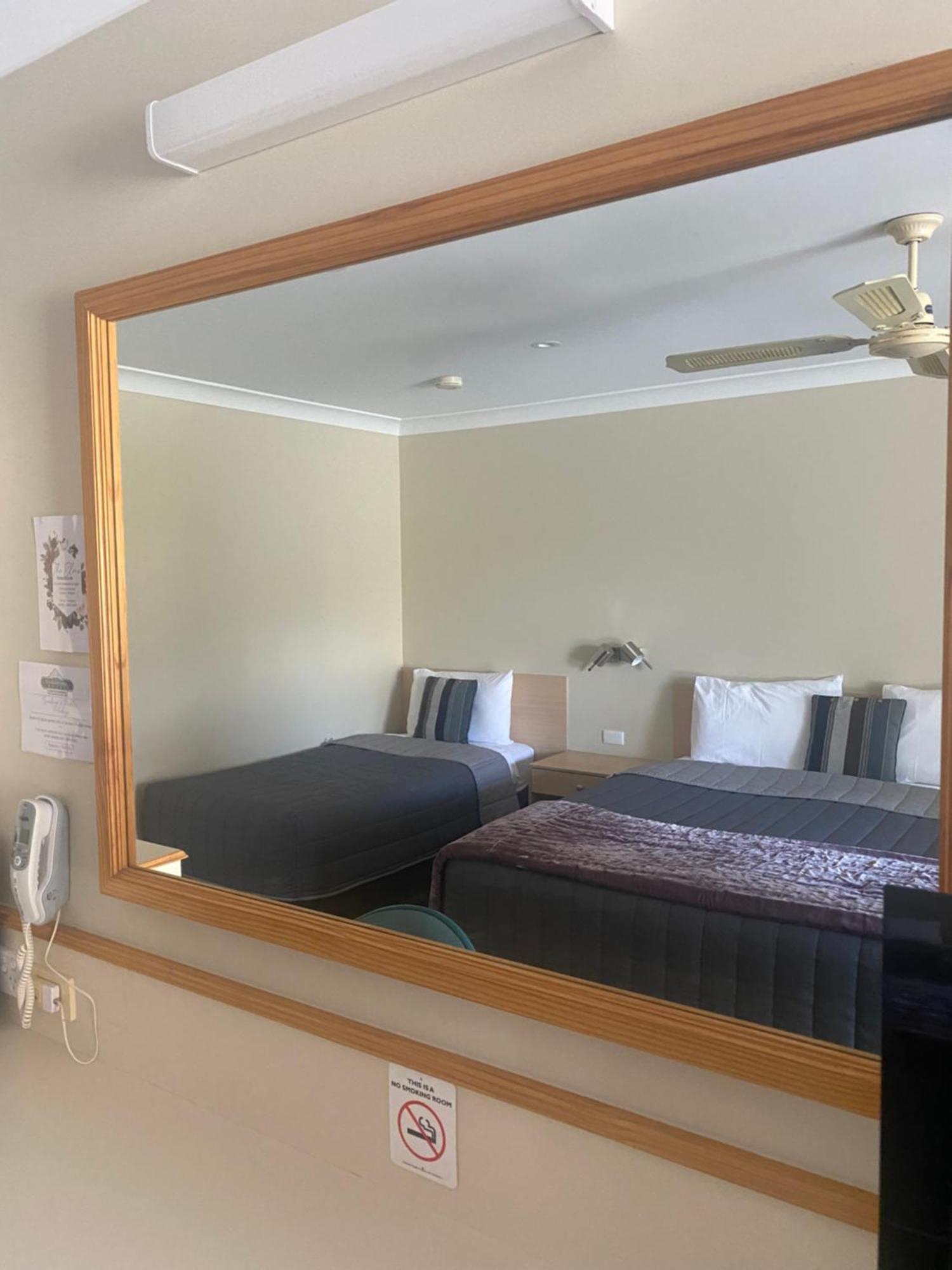 Tumbarumba Motel & Elms Restaurant Экстерьер фото