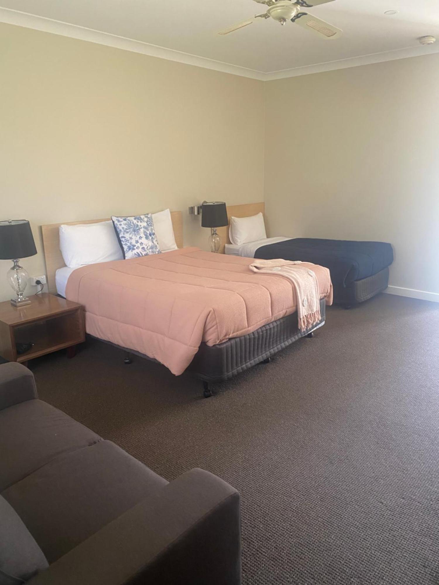 Tumbarumba Motel & Elms Restaurant Экстерьер фото