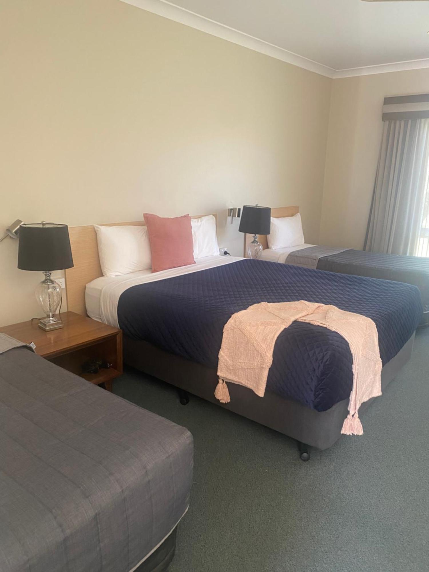 Tumbarumba Motel & Elms Restaurant Экстерьер фото