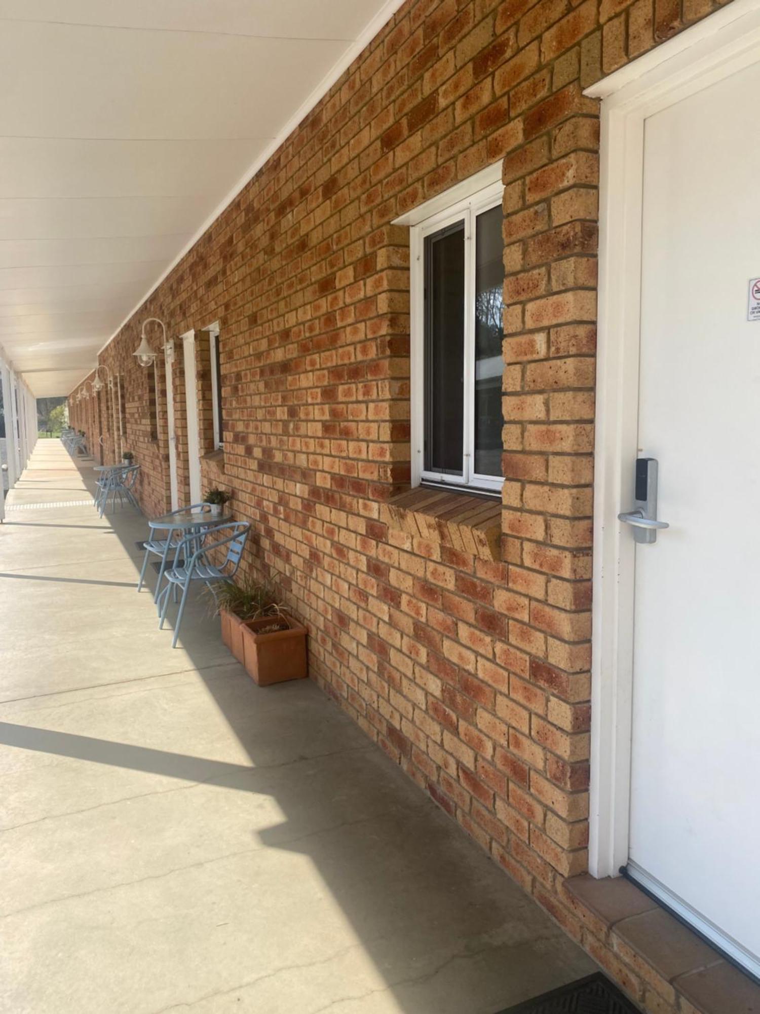 Tumbarumba Motel & Elms Restaurant Экстерьер фото