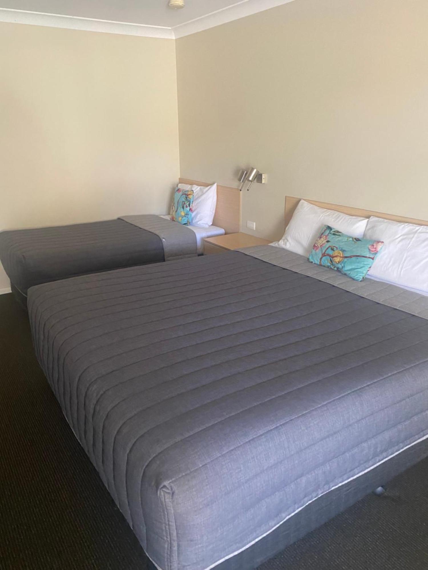 Tumbarumba Motel & Elms Restaurant Экстерьер фото
