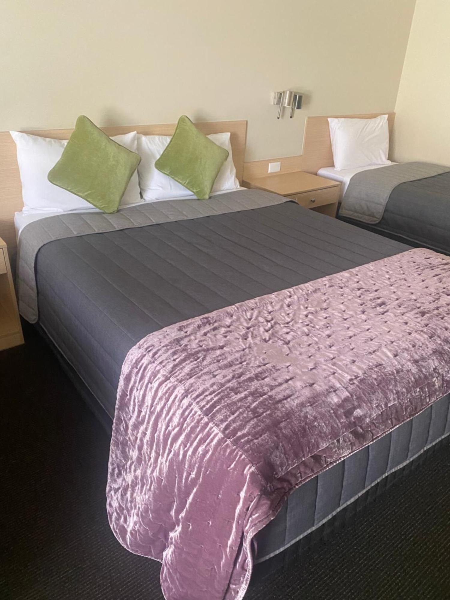 Tumbarumba Motel & Elms Restaurant Экстерьер фото