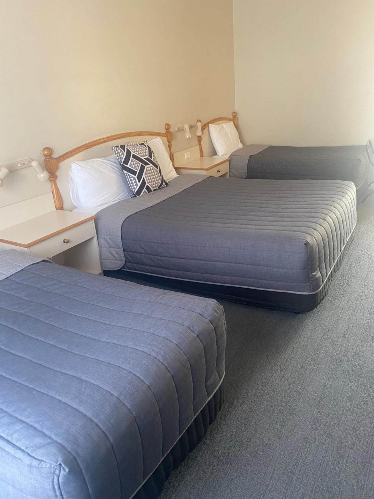 Tumbarumba Motel & Elms Restaurant Экстерьер фото