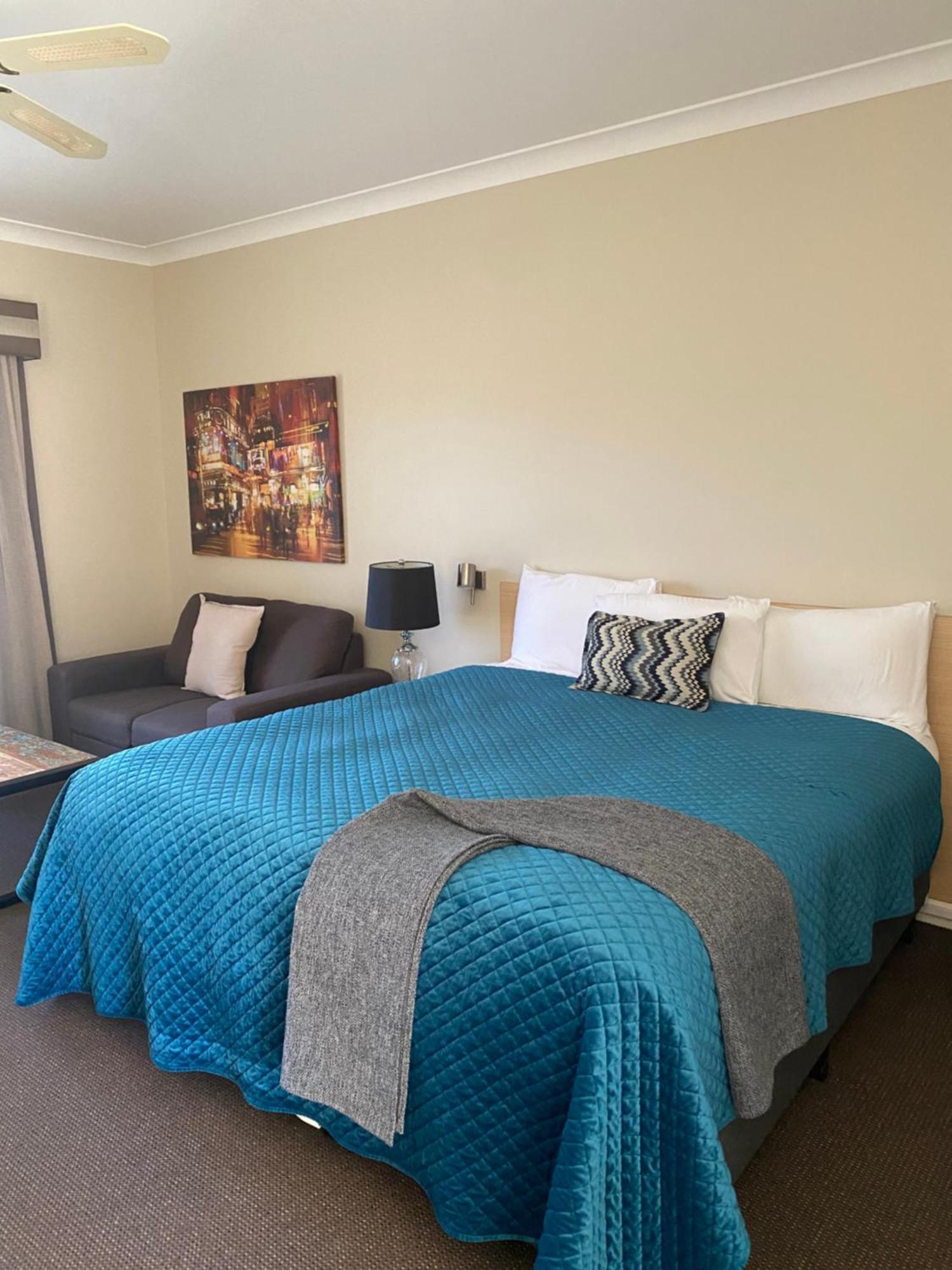 Tumbarumba Motel & Elms Restaurant Экстерьер фото