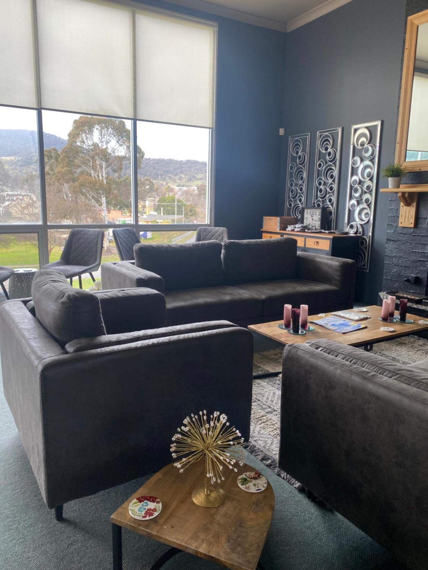 Tumbarumba Motel & Elms Restaurant Экстерьер фото