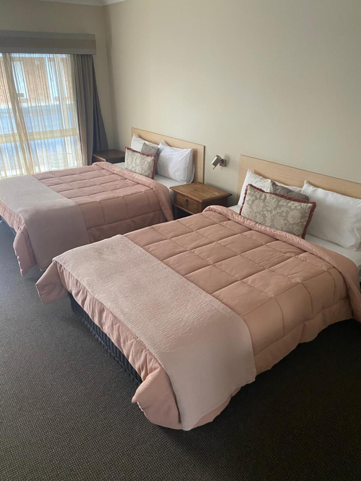 Tumbarumba Motel & Elms Restaurant Экстерьер фото