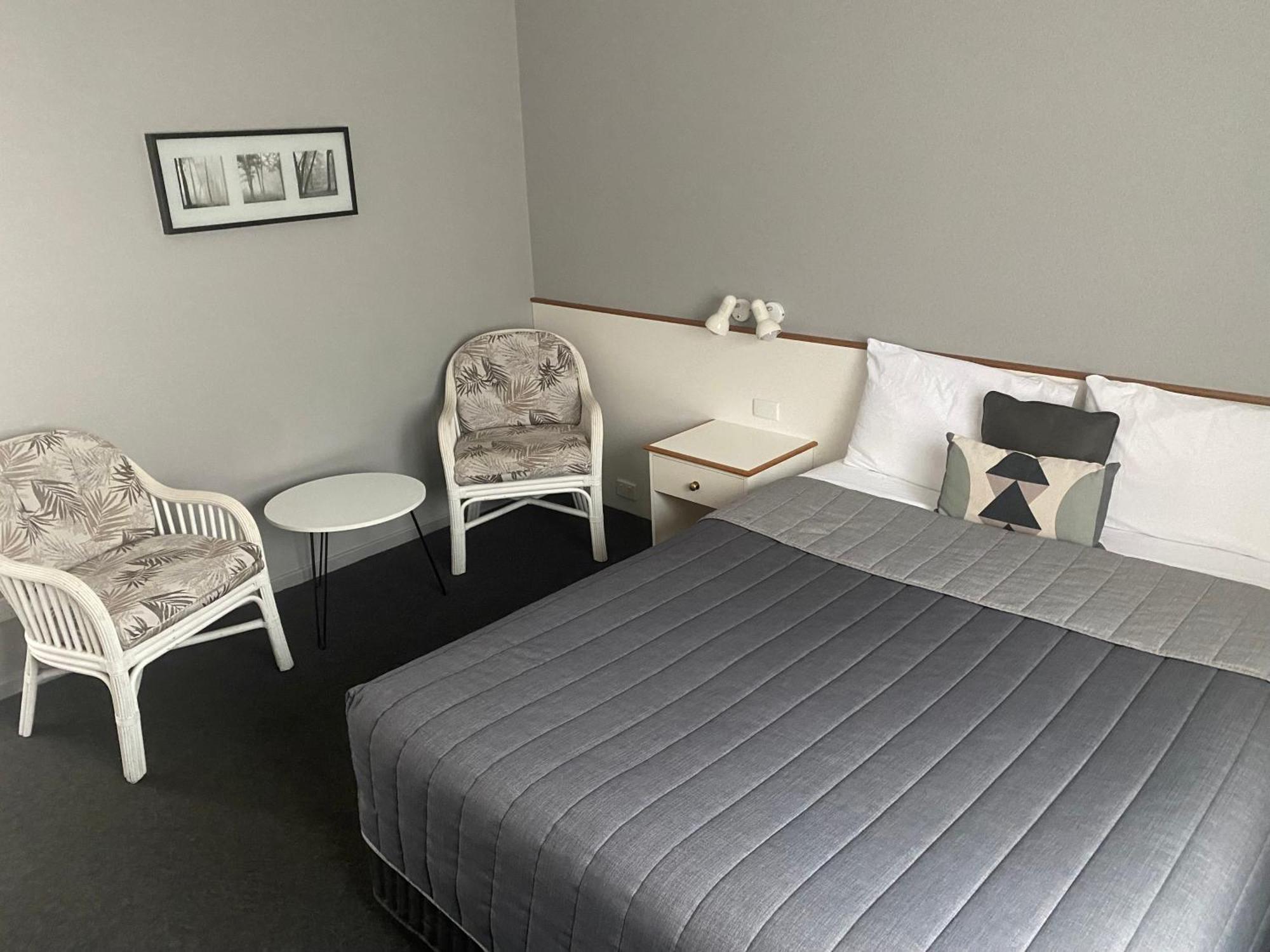 Tumbarumba Motel & Elms Restaurant Экстерьер фото